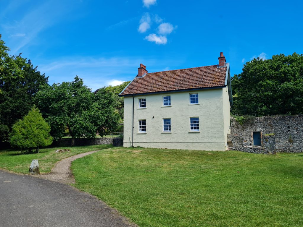 A large holiday cottage near Oxwich Bay