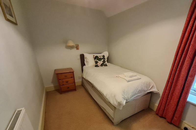 Single bedroom with optional pull out bed